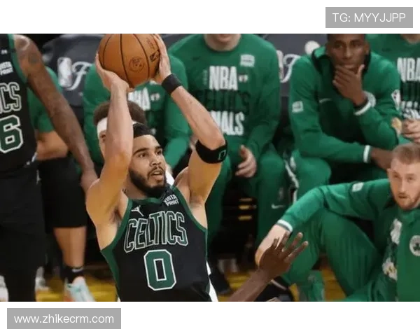 意甲罗马与凯尔特人激战正酣 双方强强对决引发球迷热议 意甲罗马与凯尔特人激战正酣 双方强强对决引发球迷热议