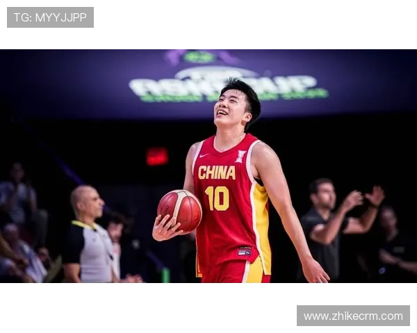 中国男篮力克日本晋级亚洲杯决赛 全队展现强大韧性与团队合作精神